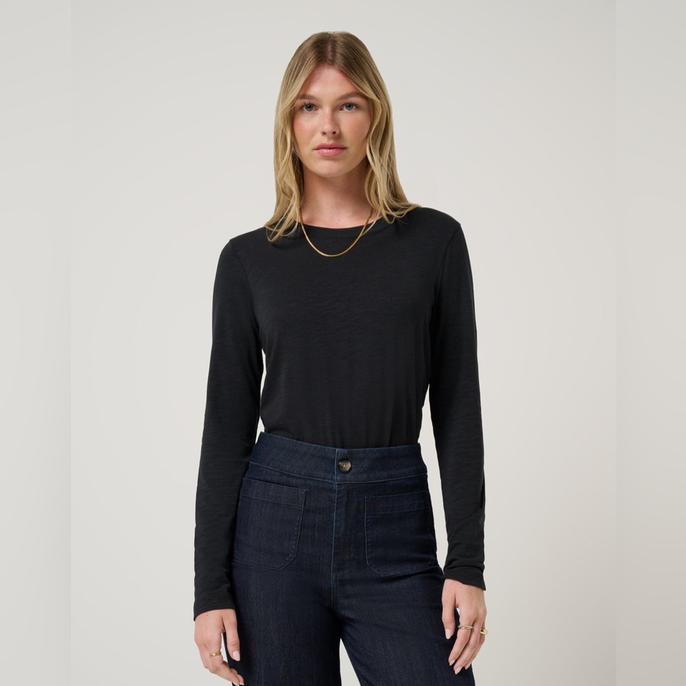 NWT Travis Mathew Cloud Long Sleeve Tee in Black
